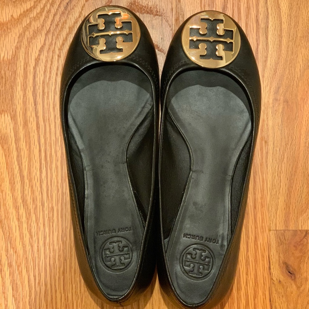 Tory Burch flats in size 9 black color